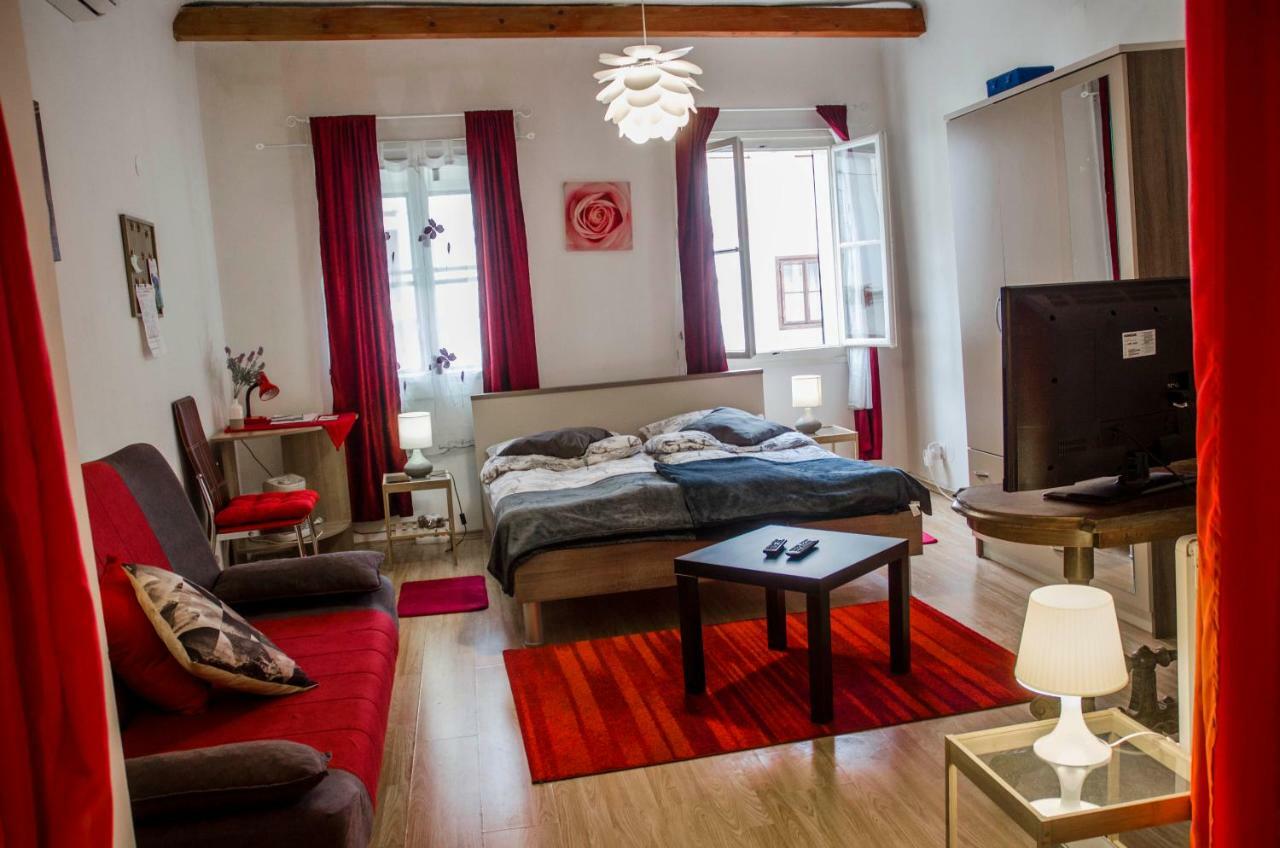 Rooms And Apartment Veral-Ka Karlovac Bagian luar foto