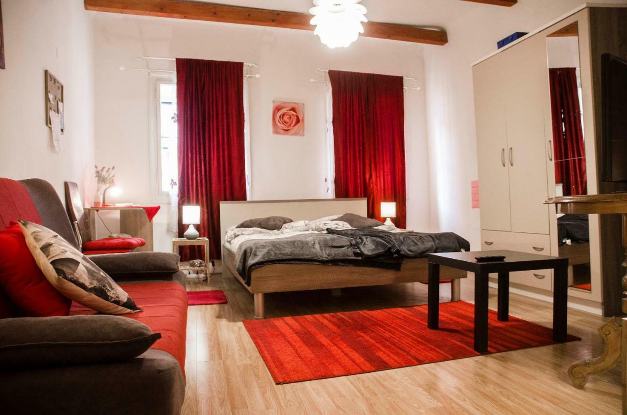 Rooms And Apartment Veral-Ka Karlovac Bagian luar foto